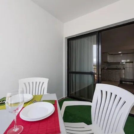 Apartment Best Location - 3 Bedrooms/2 Bathrooms; Wifi Incl. *