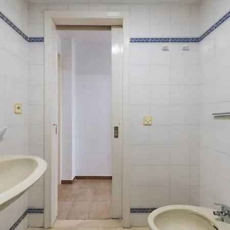 Apartment Best Location - 3 Bedrooms/2 Bathrooms; Wifi Incl. *