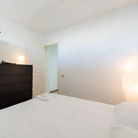 Best Location - 3 Bedrooms/2 Bathrooms; Wifi Incl. Apartment *